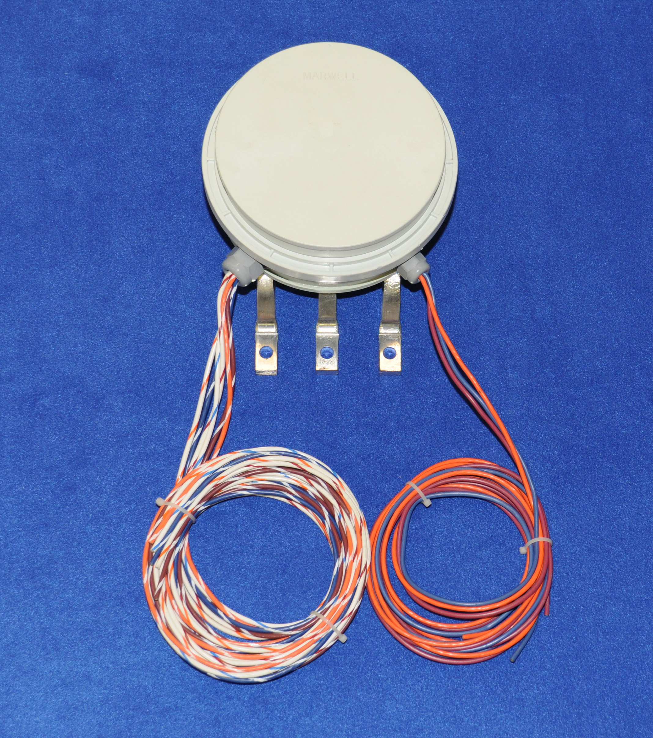 SP-K7-2-CT-Pack-3 enclosure with wires